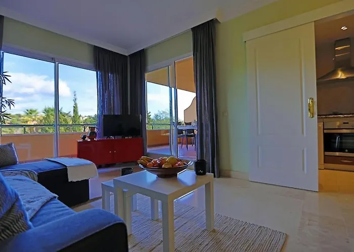 R09 Patios One Bedroom Апартаменты